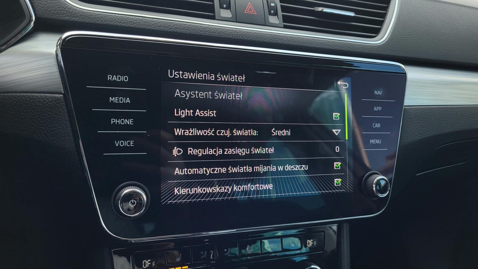 Škoda Superb Combi - zdjęcie 26