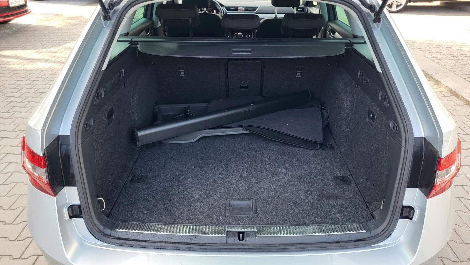 Škoda Superb Combi - zdjęcie 13