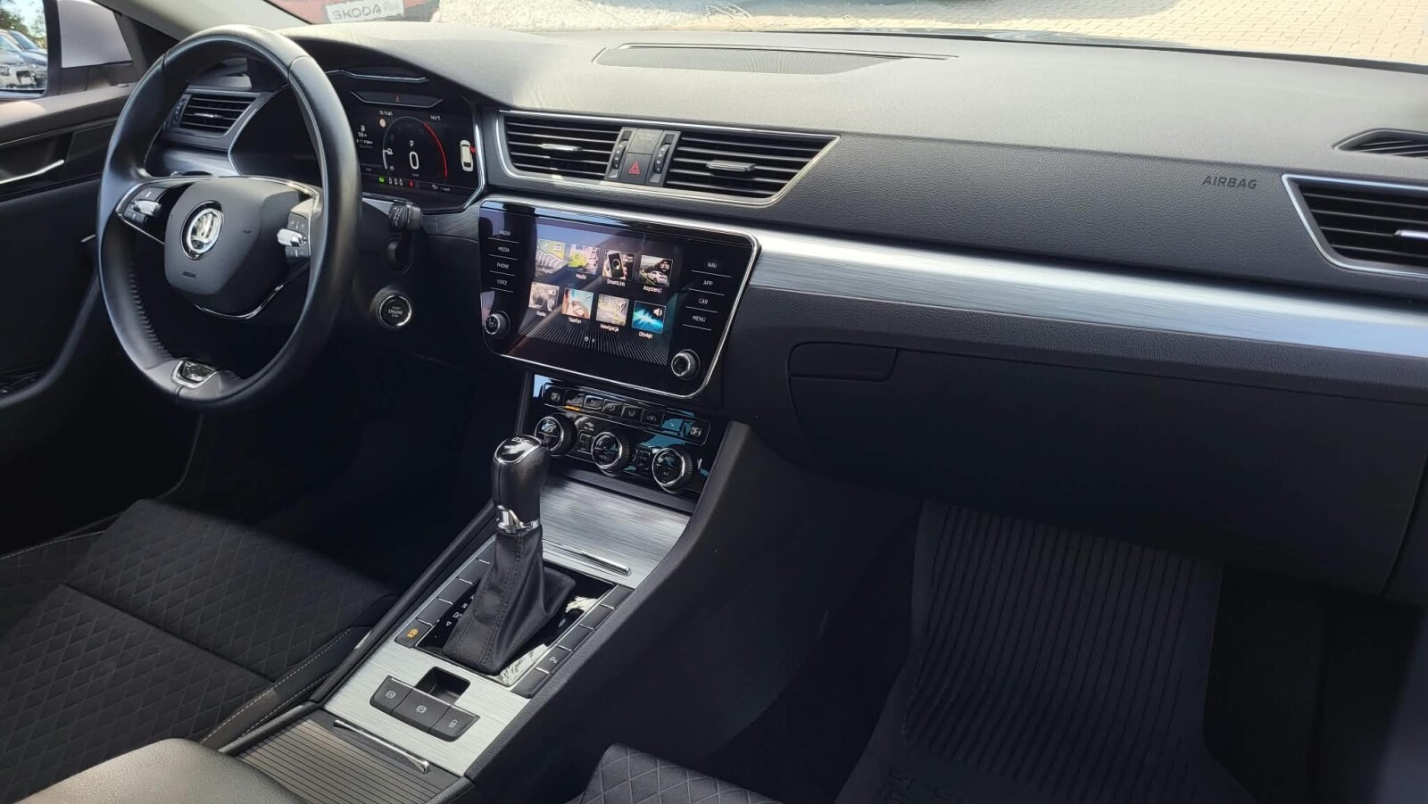 Škoda Superb Combi - zdjęcie 15