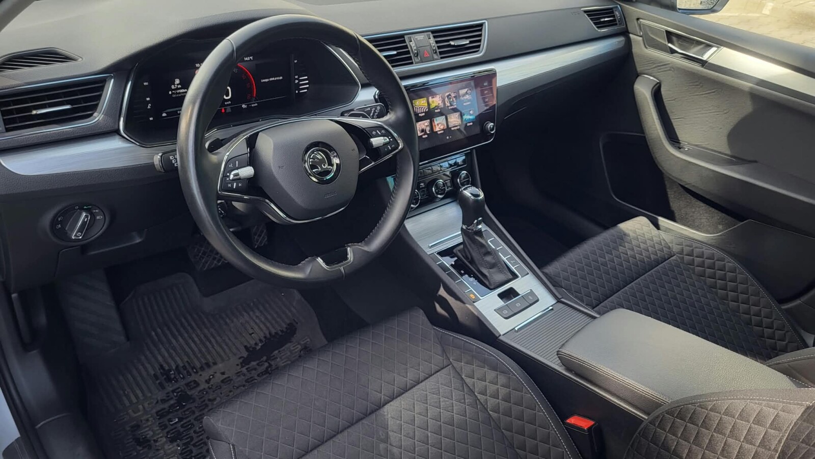 Škoda Superb Combi - zdjęcie 10