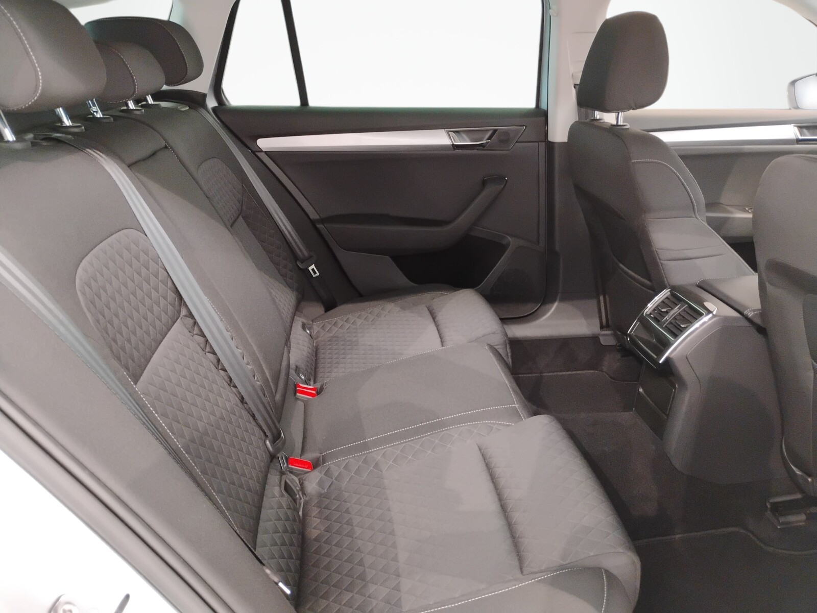 Škoda Superb Combi - zdjęcie 15