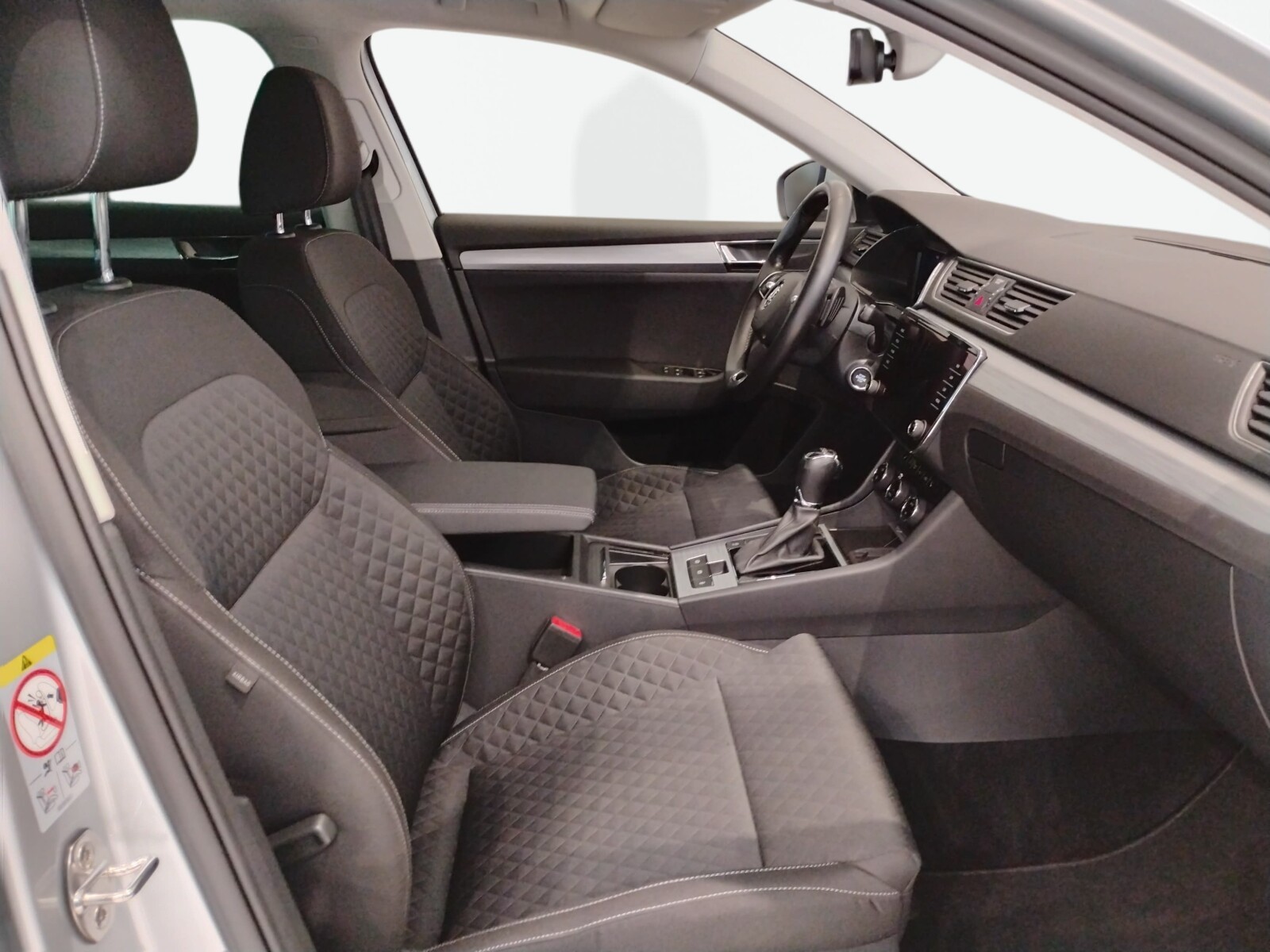 Škoda Superb Combi - zdjęcie 16