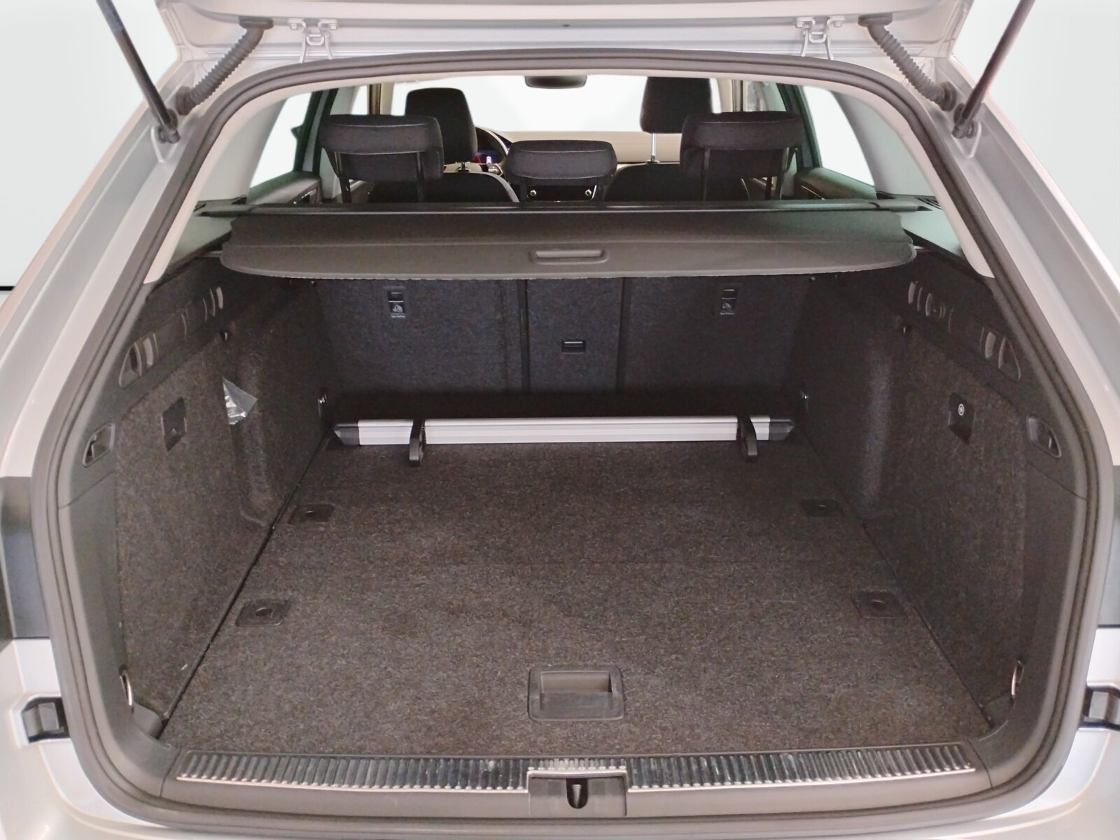 Škoda Superb Combi - zdjęcie 14
