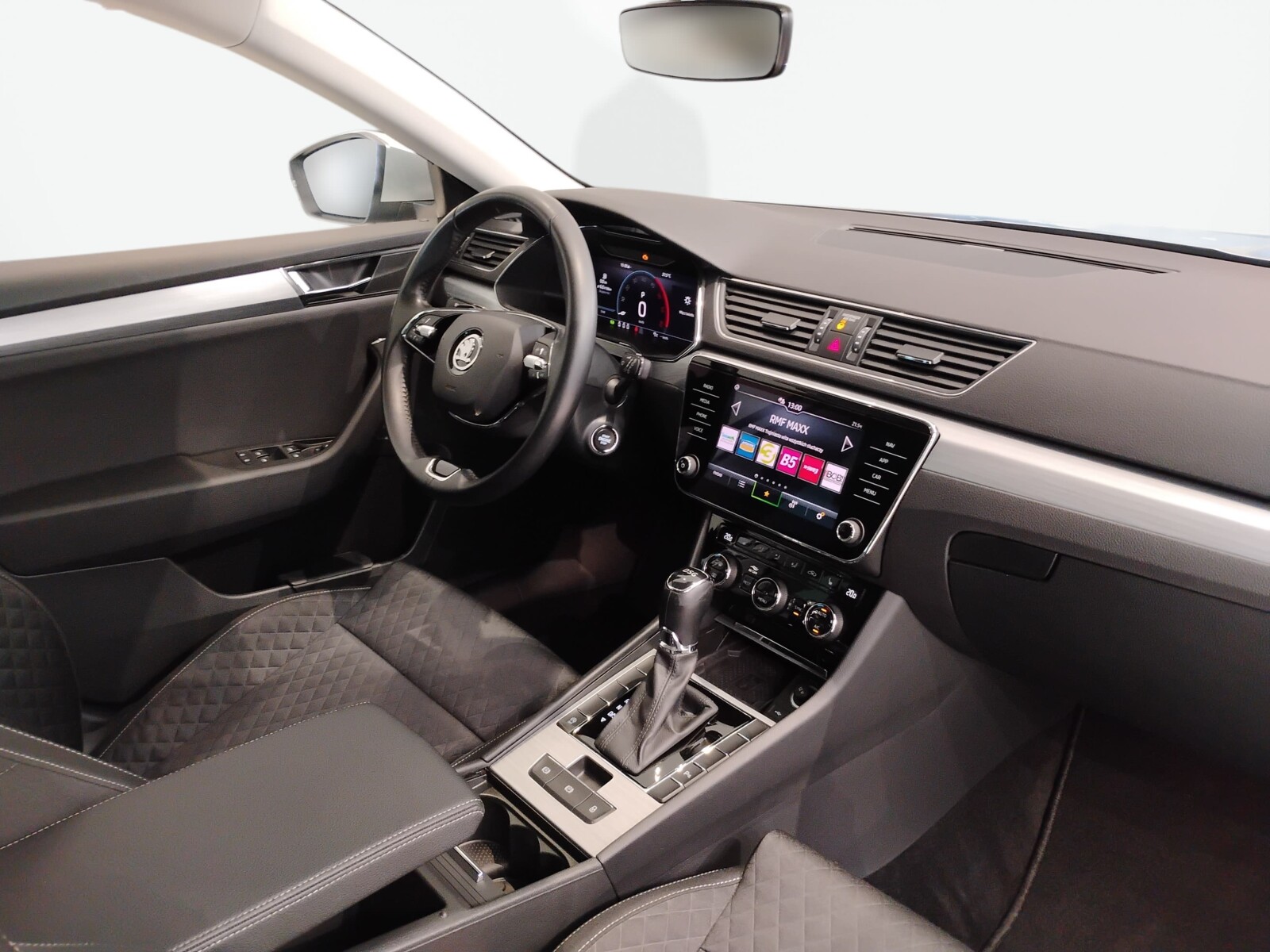 Škoda Superb Combi - zdjęcie 17
