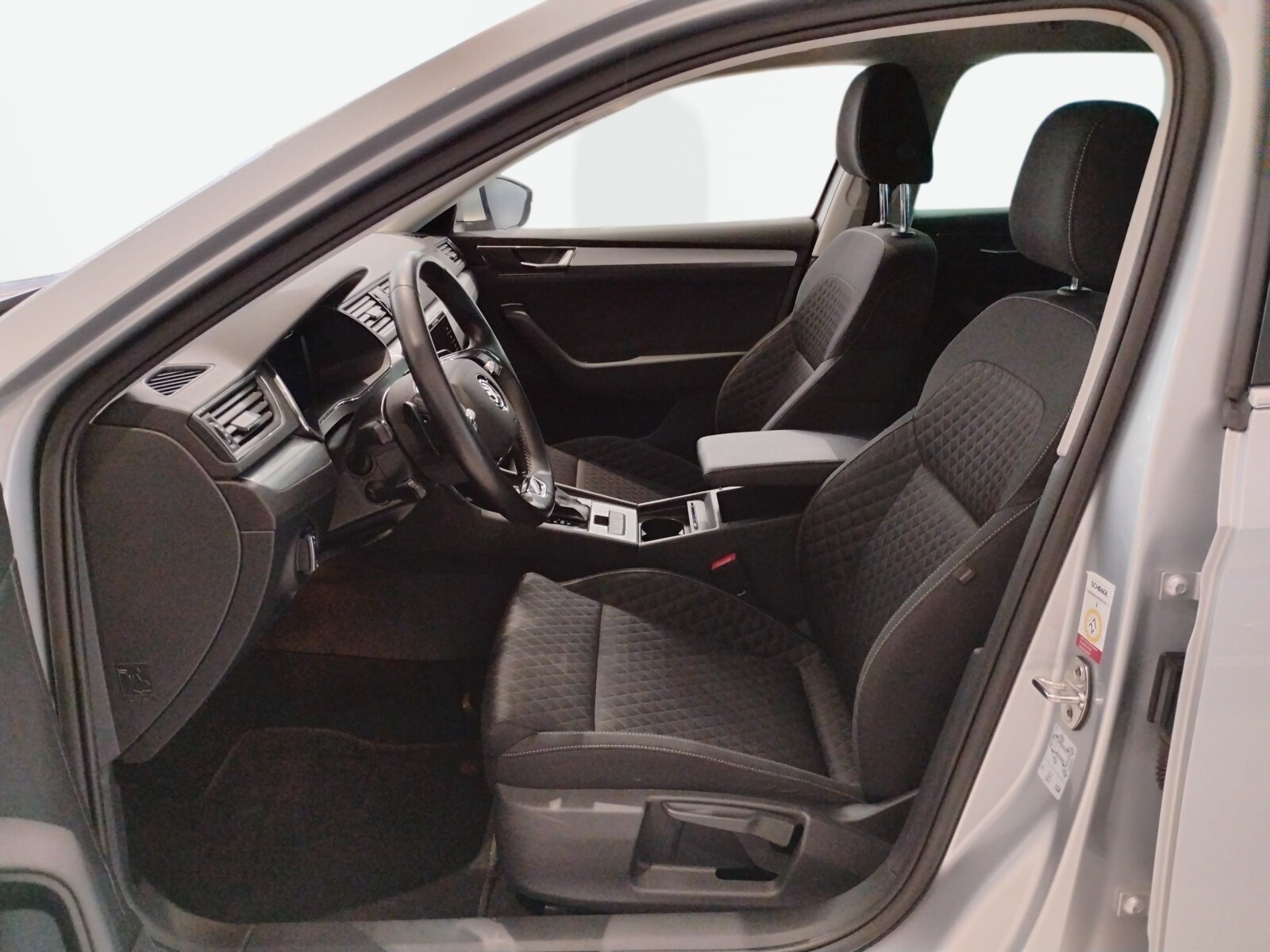 Škoda Superb Combi - zdjęcie 10