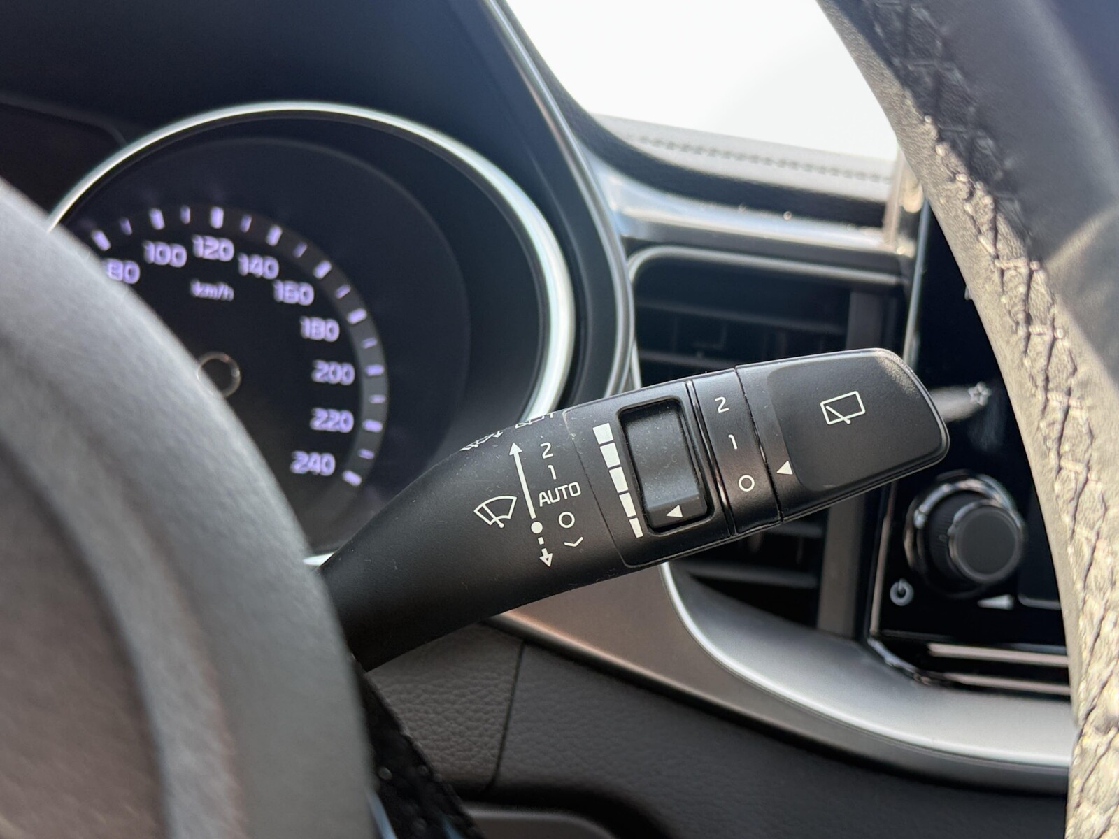 Kia Ceed - zdjęcie 25