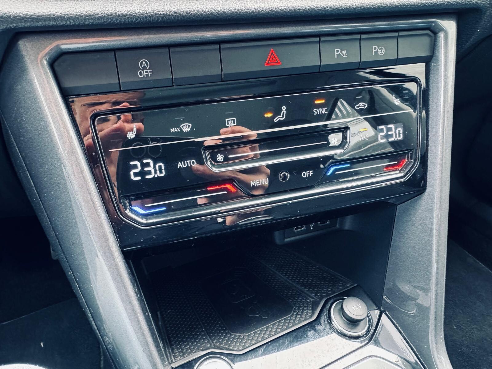 Volkswagen T-Roc - zdjęcie 22