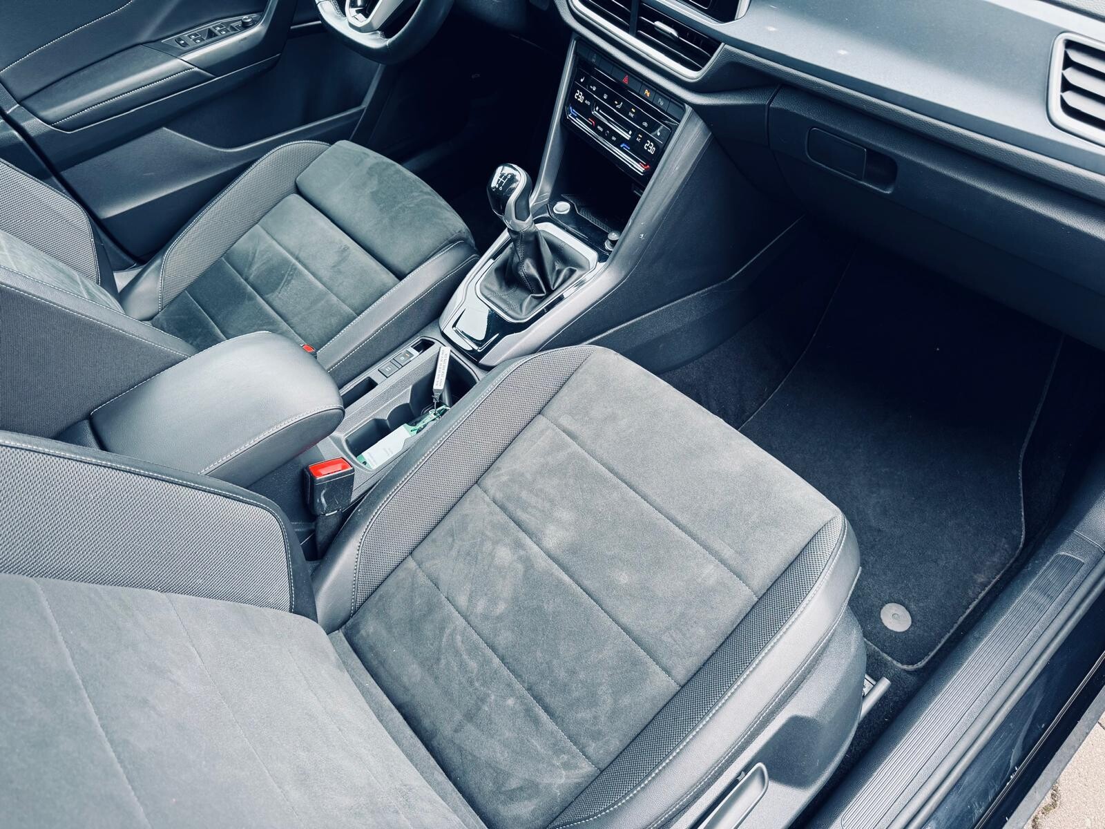 Volkswagen T-Roc - zdjęcie 11