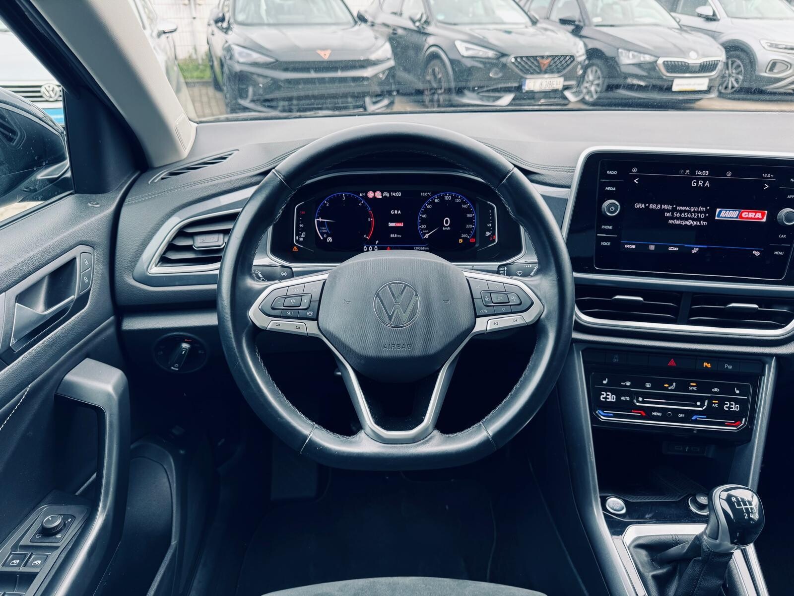 Volkswagen T-Roc - zdjęcie 14