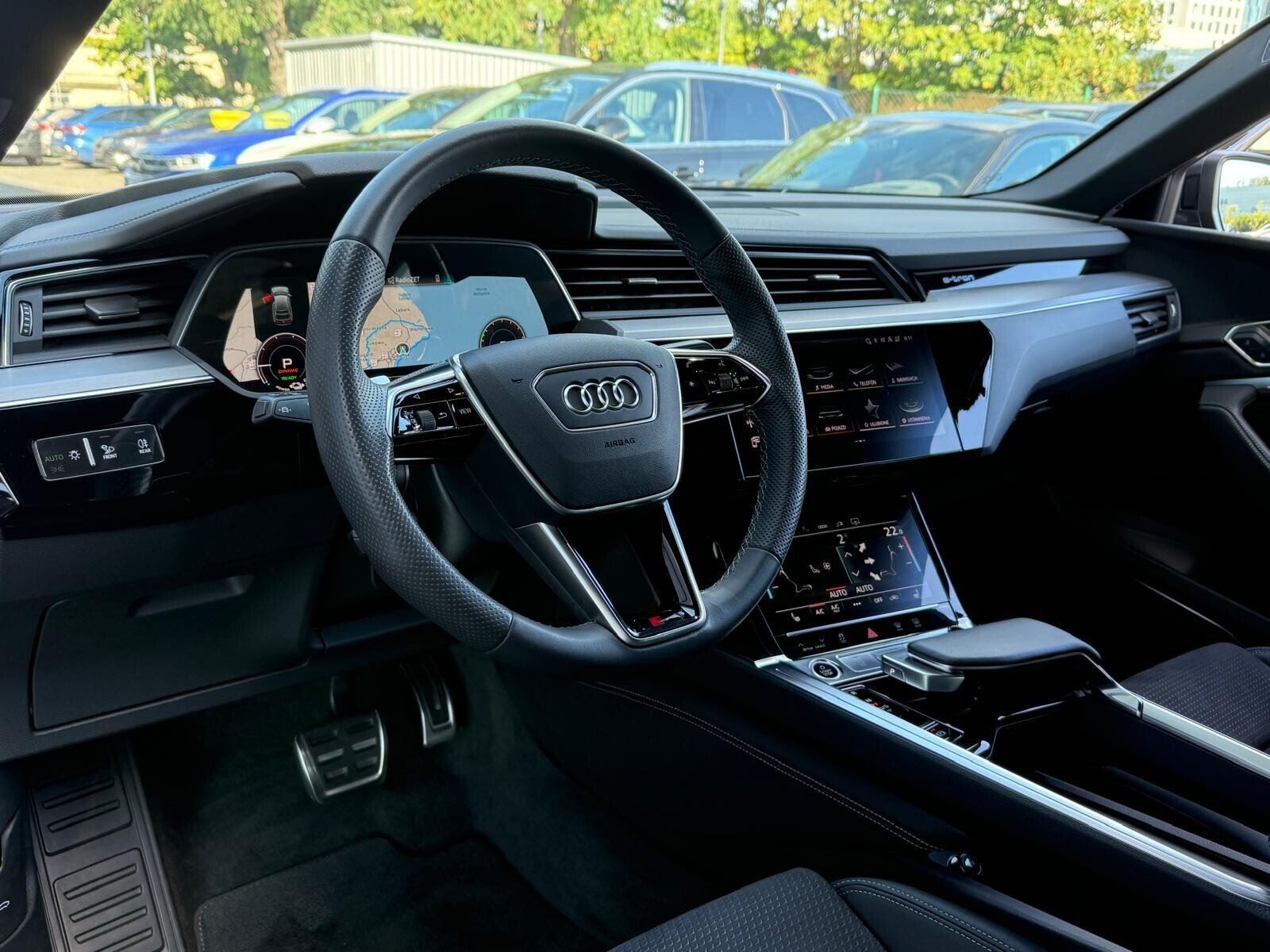 Audi Q8 Sportback e-tron - zdjęcie 15
