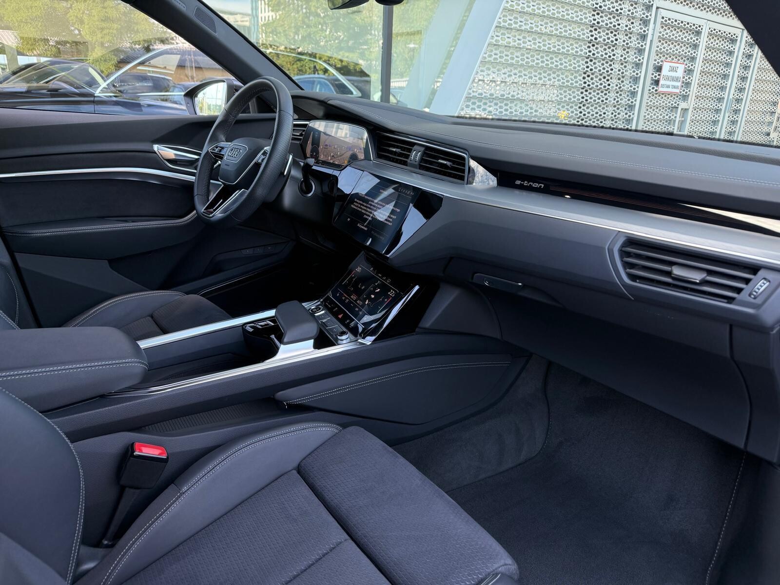 Audi Q8 Sportback e-tron - zdjęcie 22