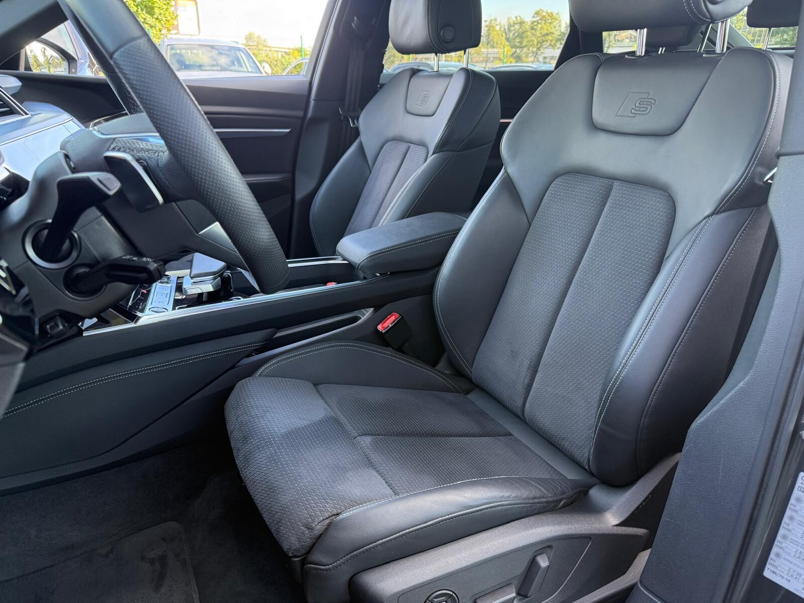 Audi Q8 Sportback e-tron - zdjęcie 16