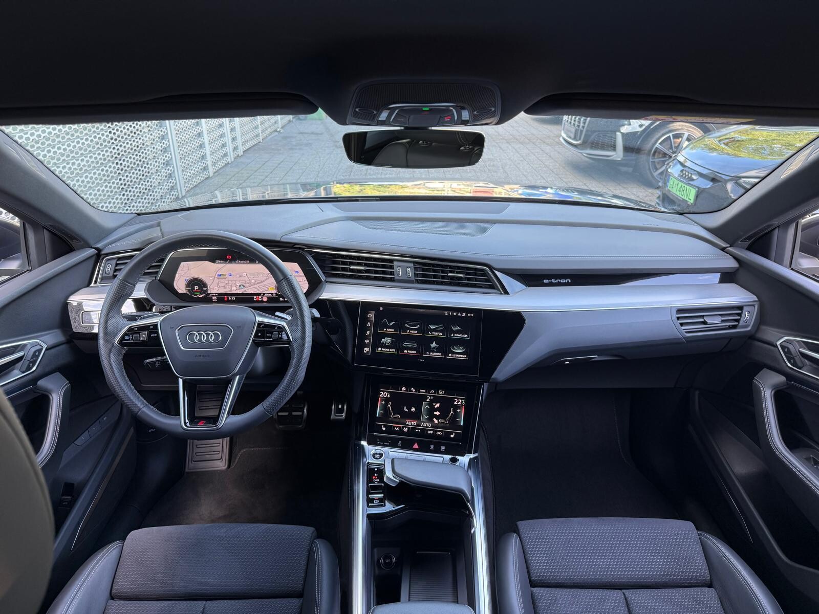 Audi Q8 Sportback e-tron - zdjęcie 14