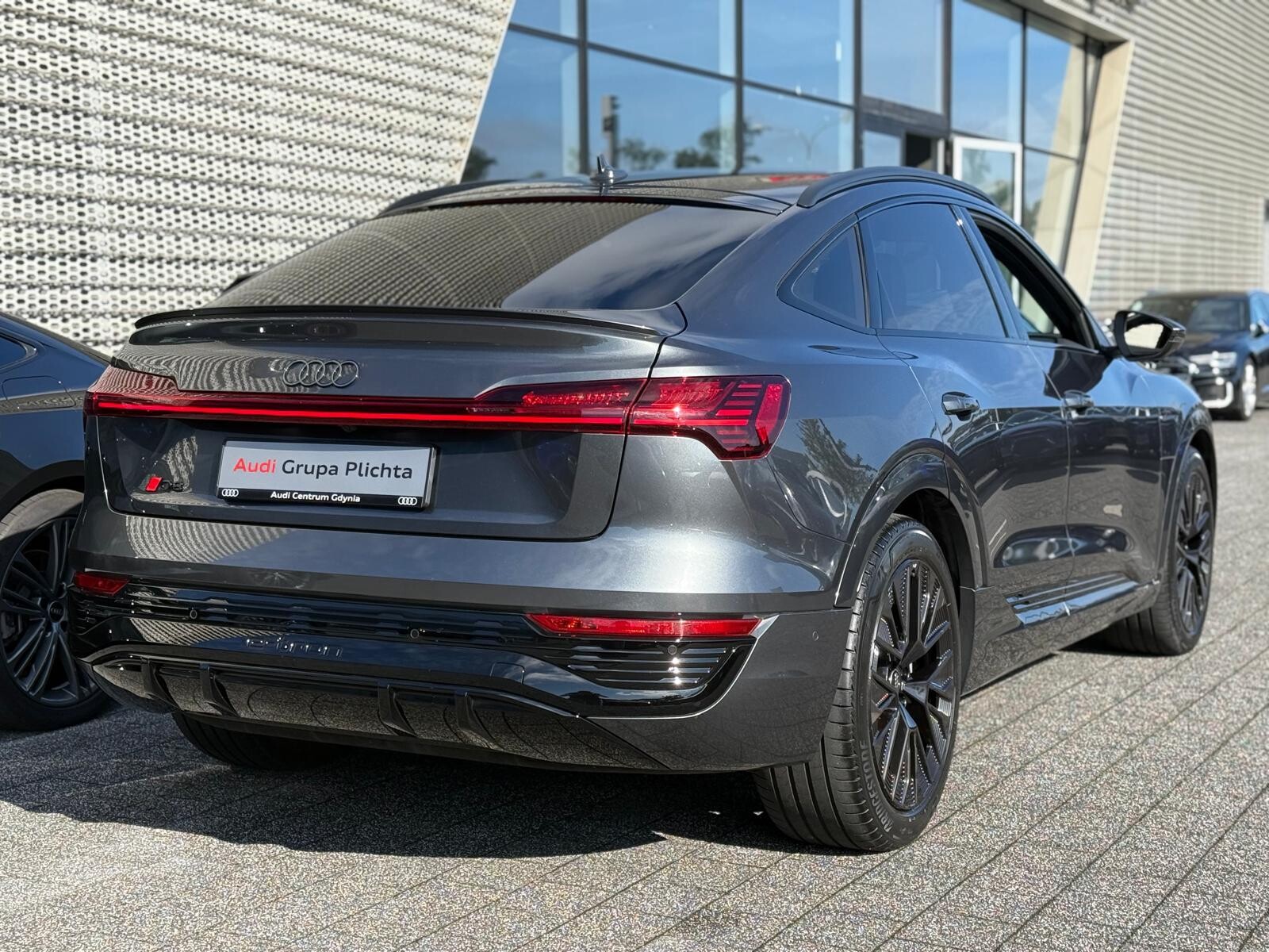 Audi Q8 Sportback e-tron - zdjęcie 12