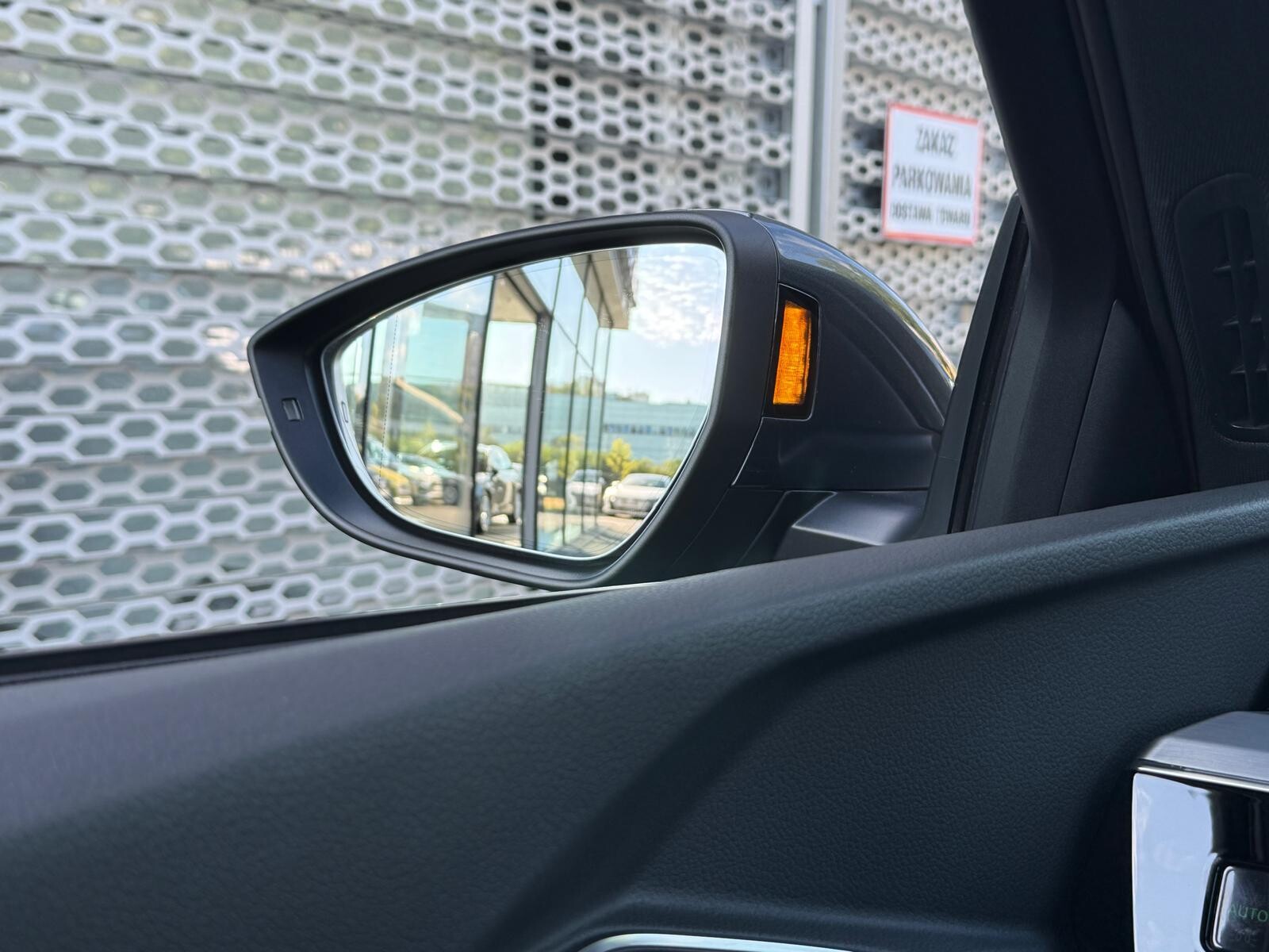 Audi Q8 Sportback e-tron - zdjęcie 38