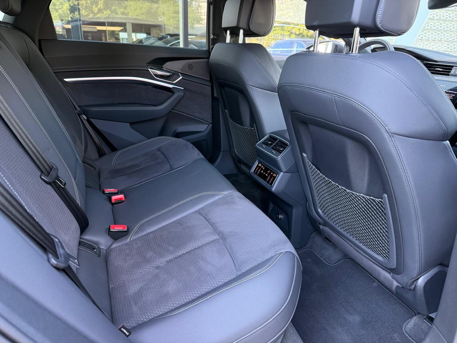 Audi Q8 Sportback e-tron - zdjęcie 23