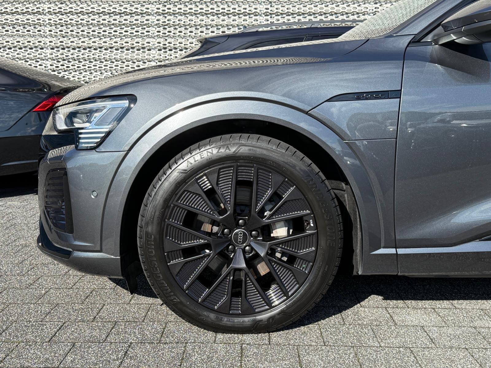 Audi Q8 Sportback e-tron - zdjęcie 11