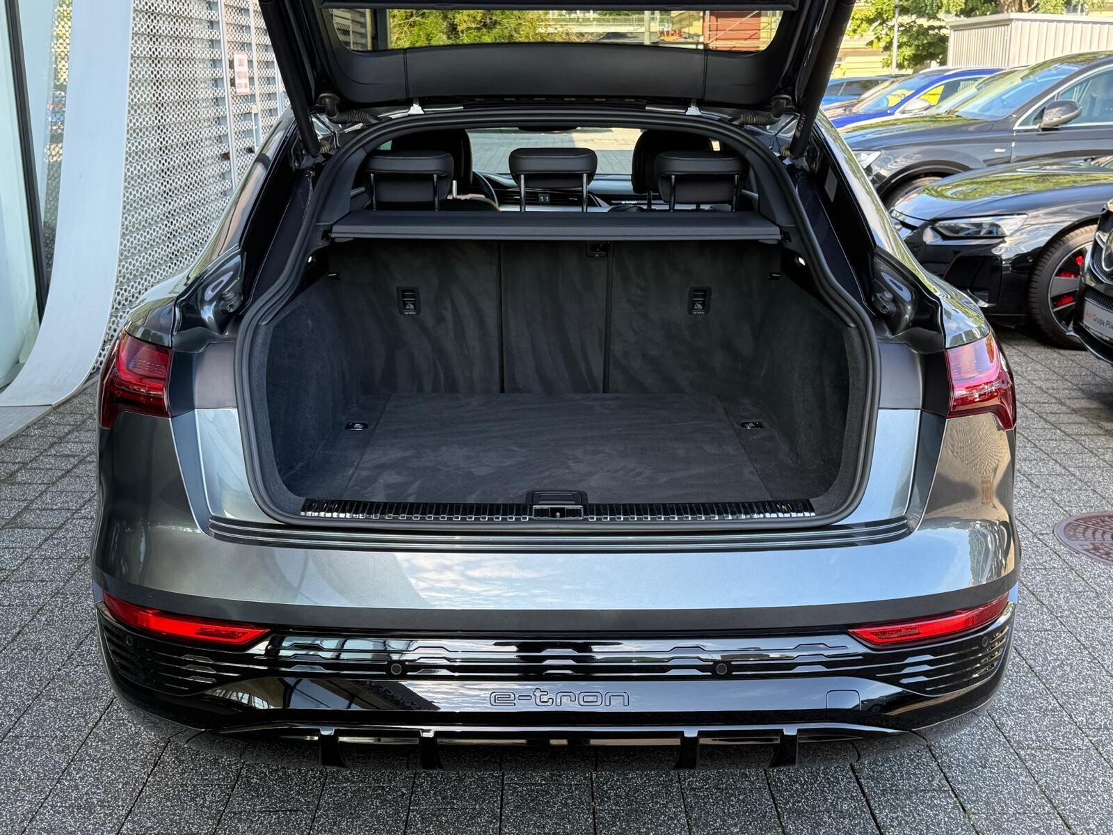 Audi Q8 Sportback e-tron - zdjęcie 31