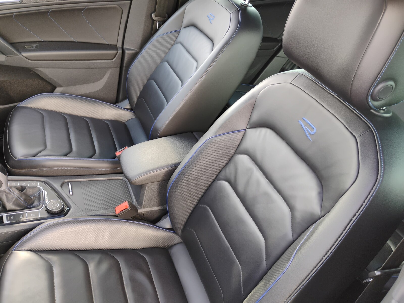 Volkswagen Tiguan - zdjęcie 10