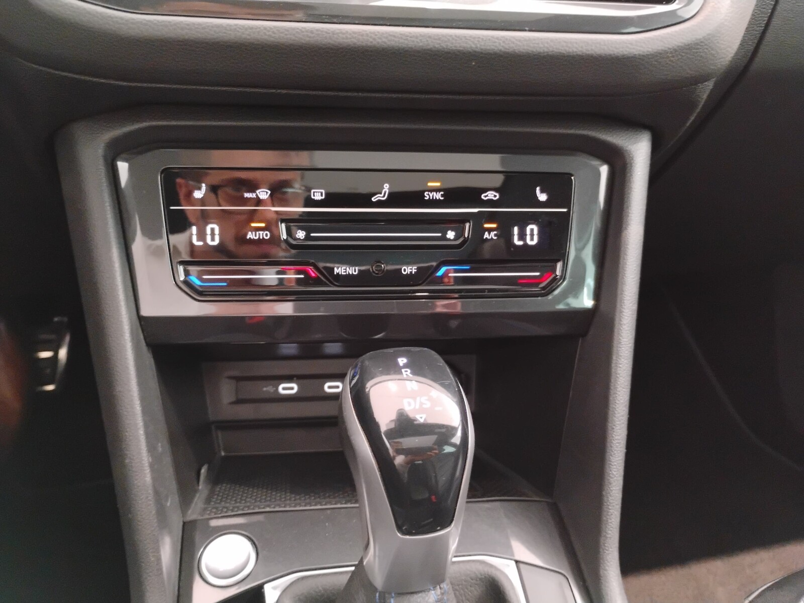 Volkswagen Tiguan - zdjęcie 26