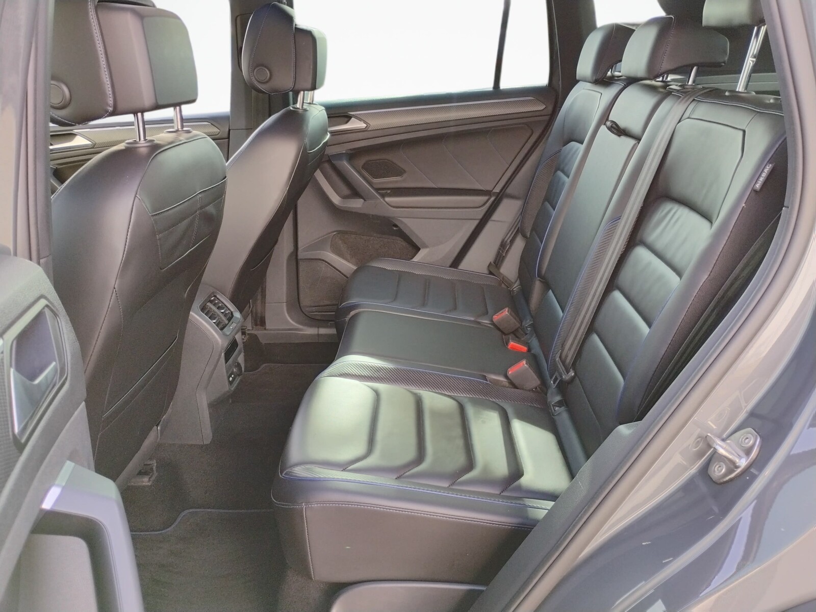 Volkswagen Tiguan - zdjęcie 13
