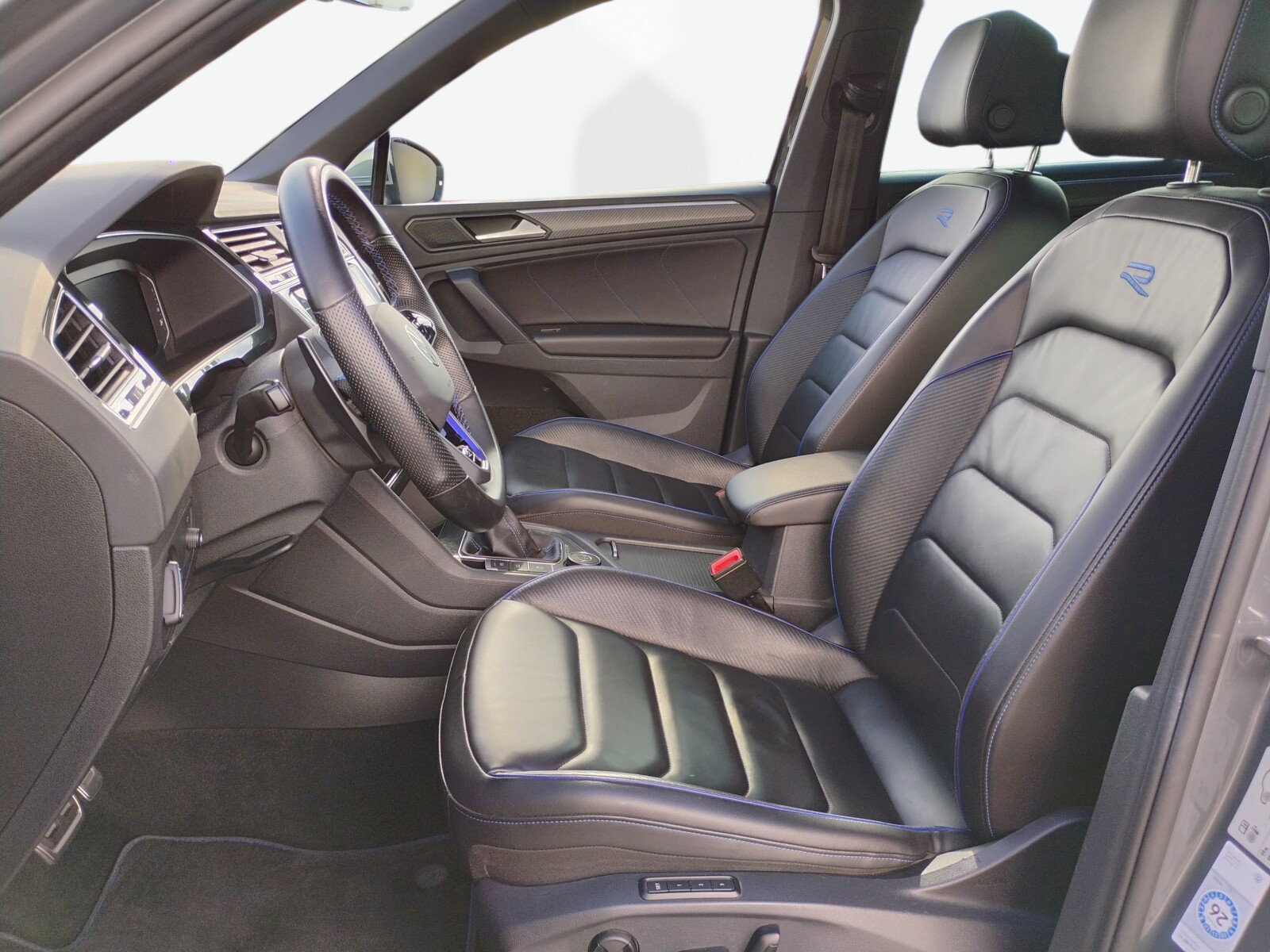 Volkswagen Tiguan - zdjęcie 9