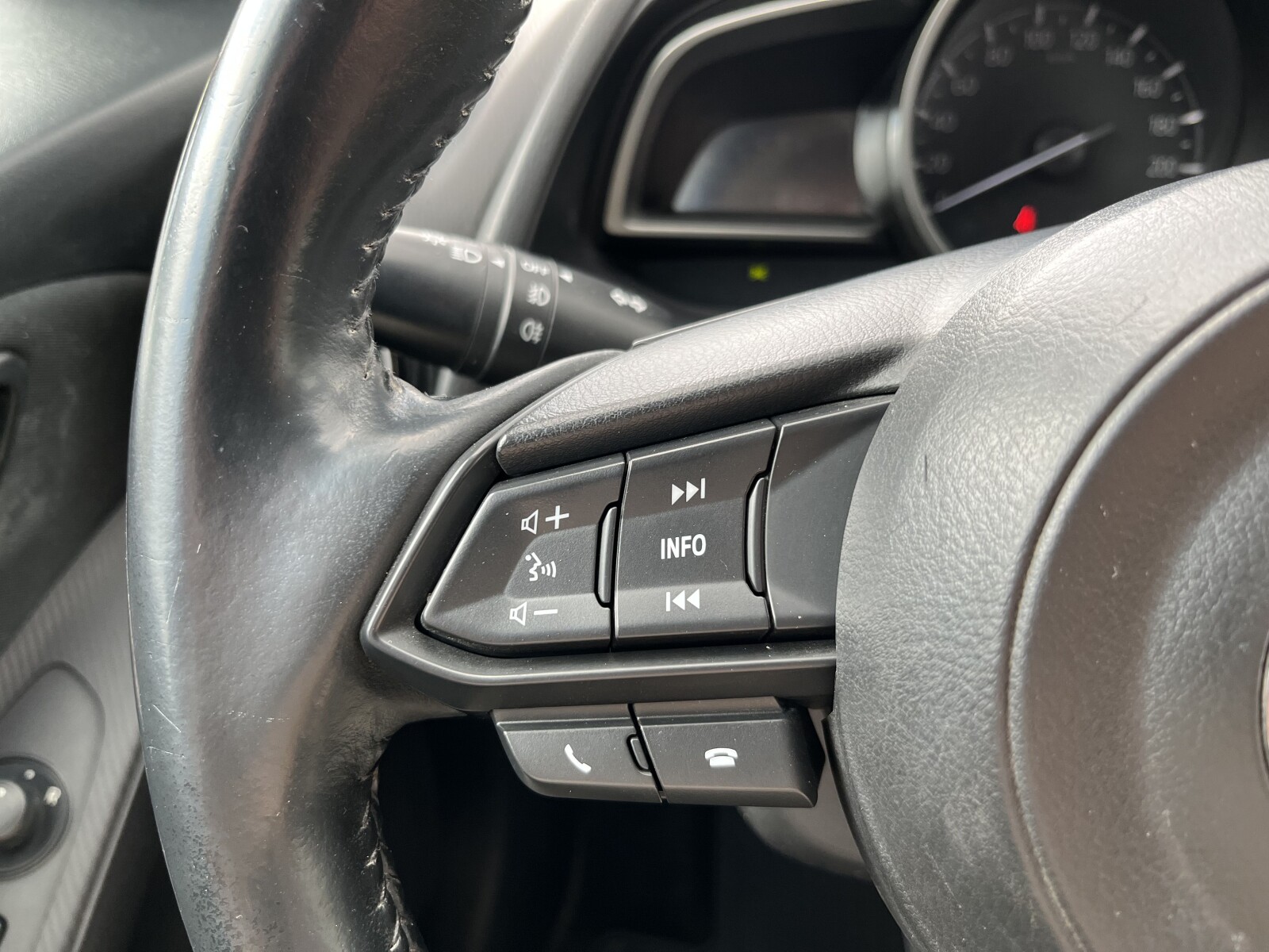 Mazda 2 - zdjęcie 23