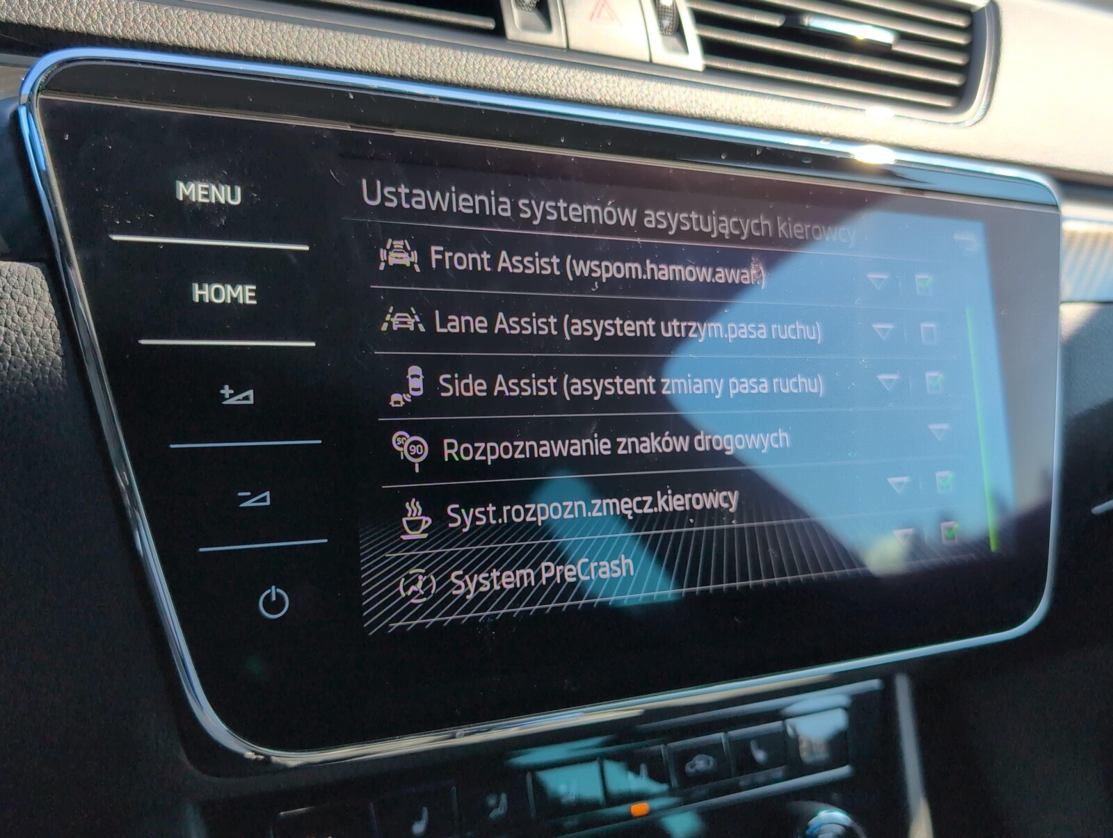 Škoda Superb Combi - zdjęcie 32
