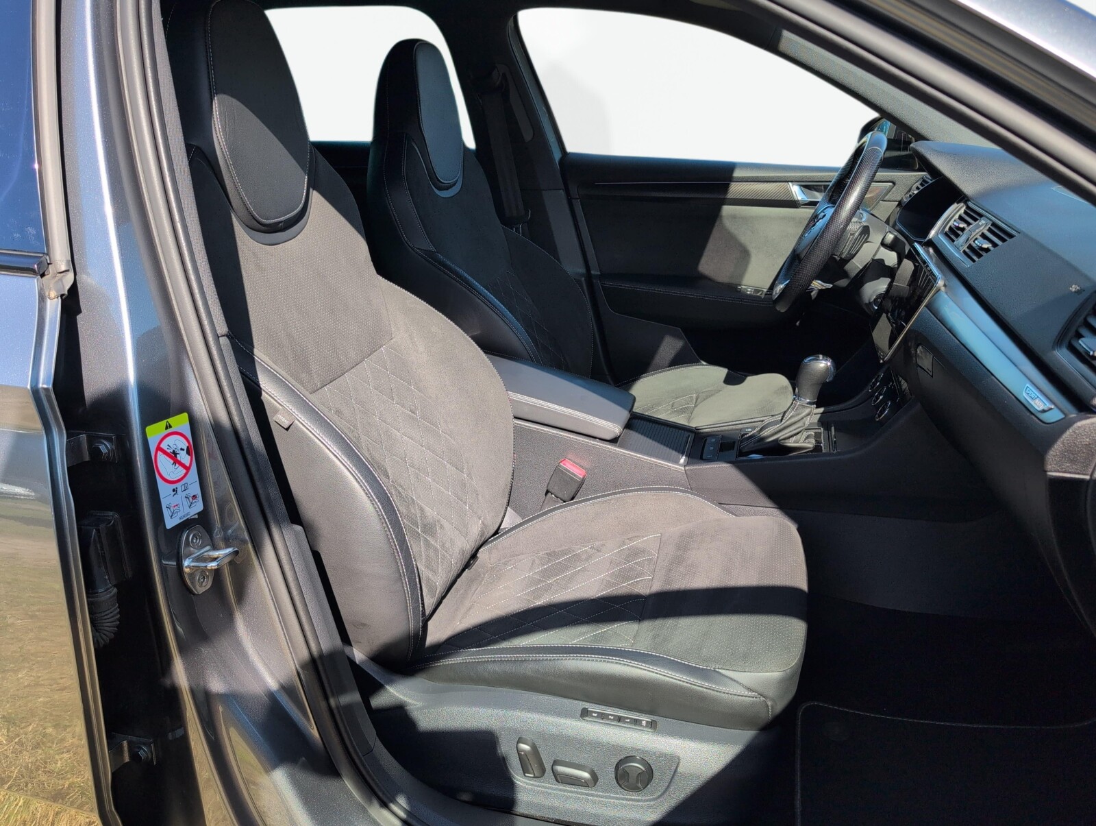 Škoda Superb Combi - zdjęcie 16