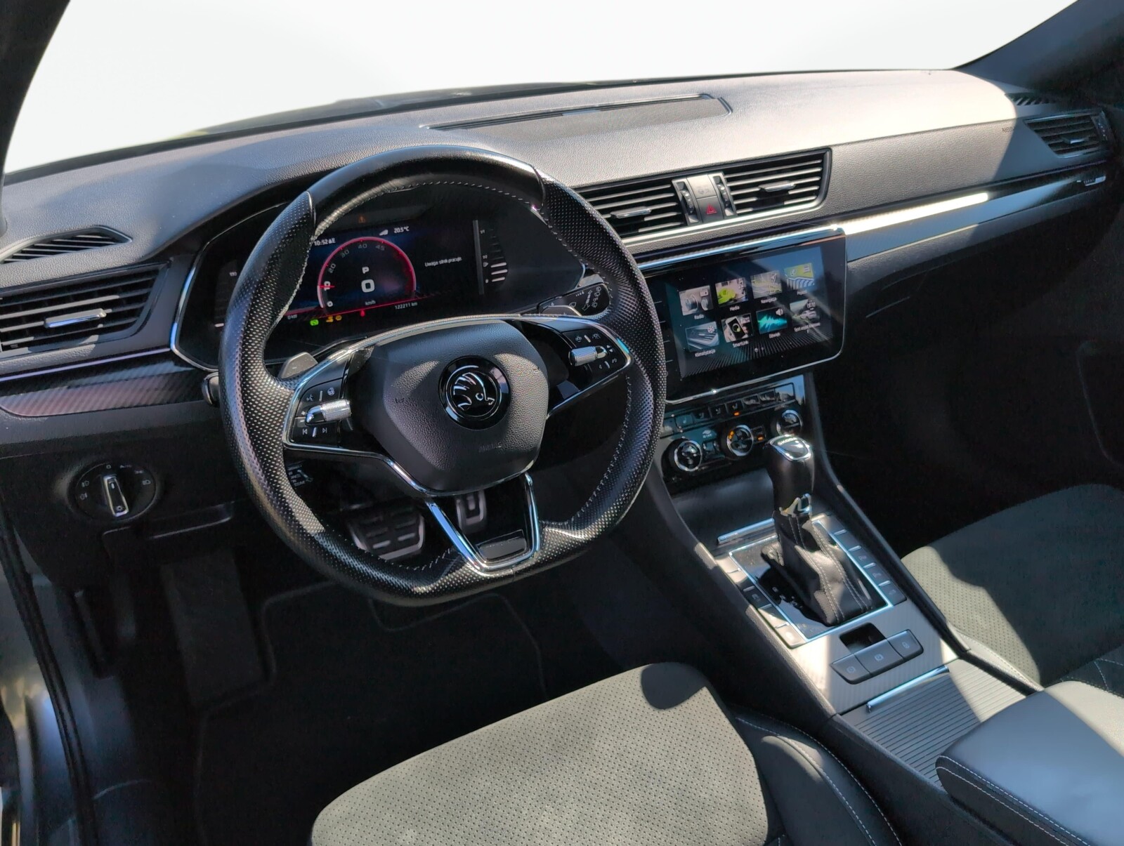 Škoda Superb Combi - zdjęcie 19