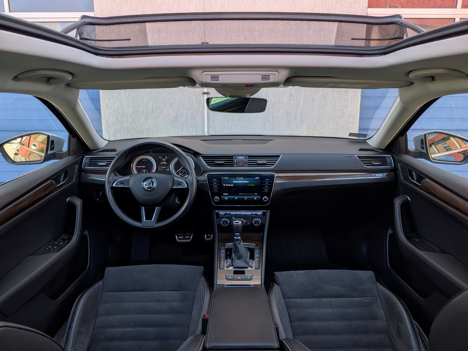 Škoda Superb Combi - zdjęcie 16
