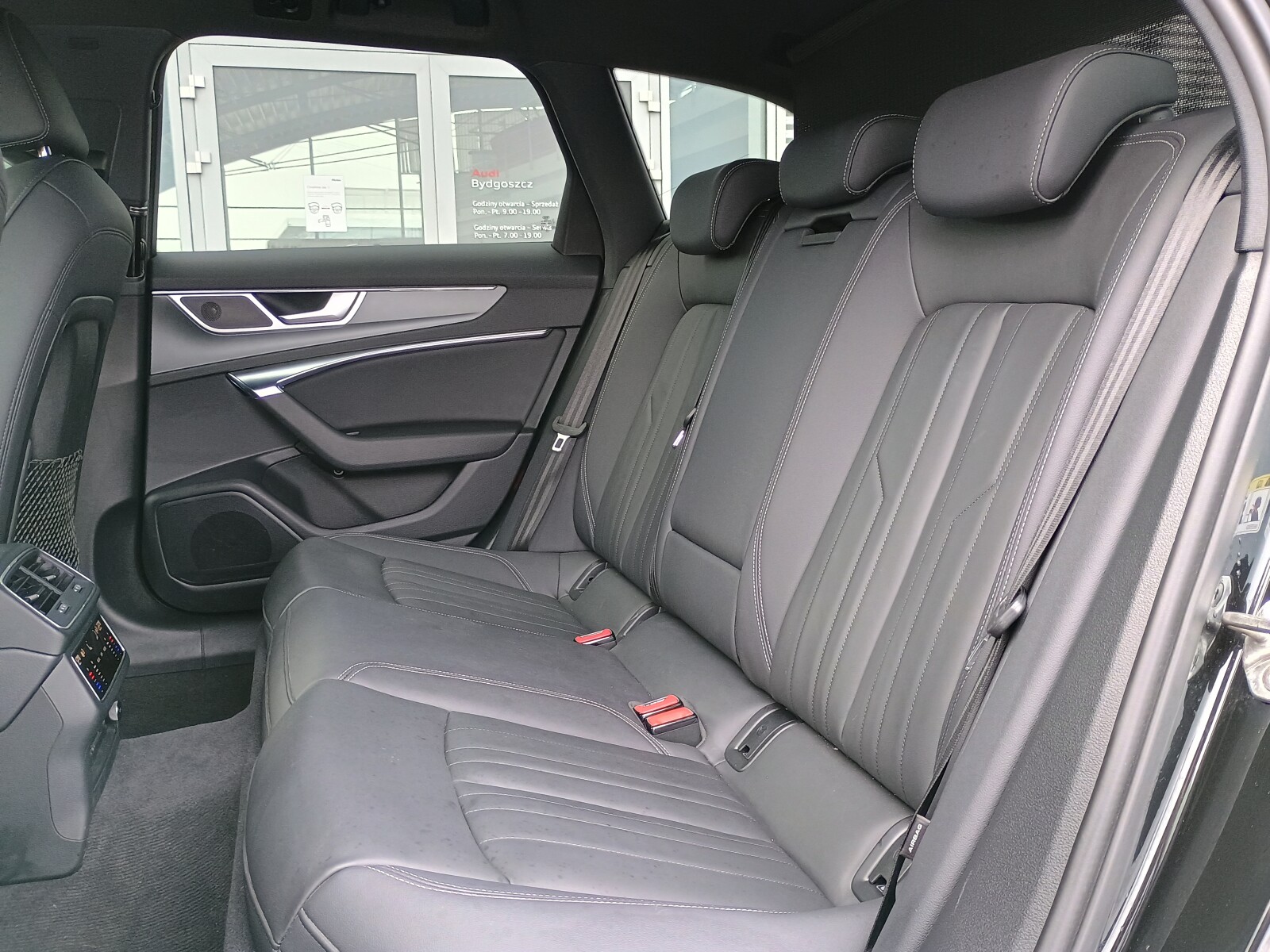Audi A6 Avant - zdjęcie 12