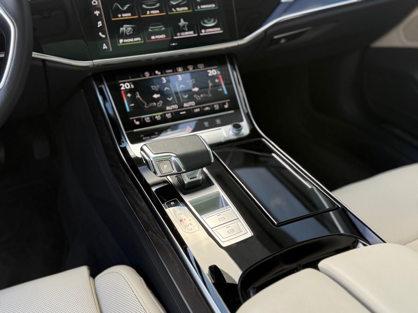 Audi A8 L - zdjęcie 19