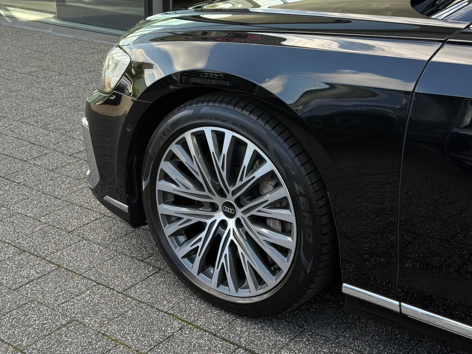 Audi A8 L - zdjęcie 11