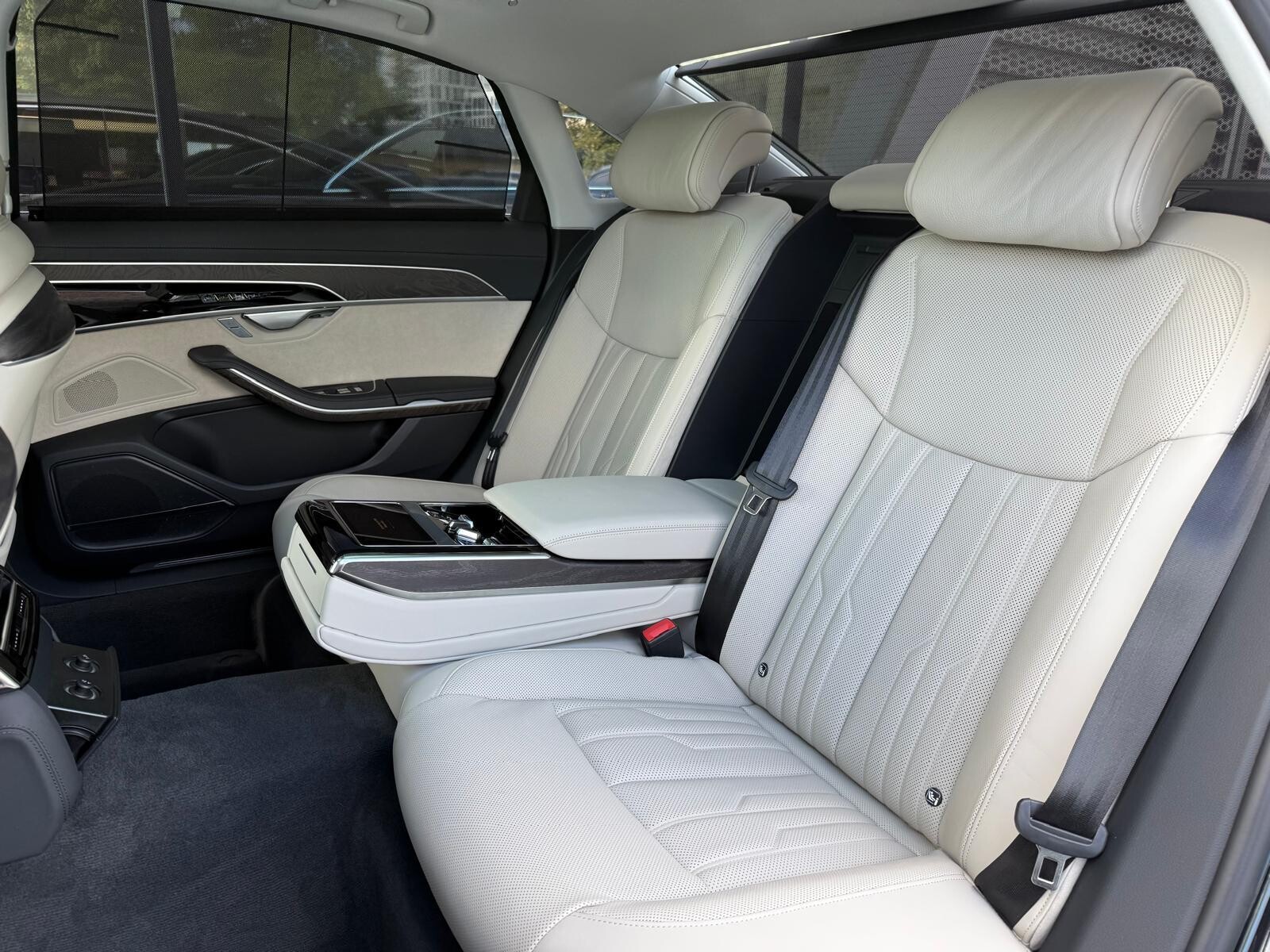 Audi A8 L - zdjęcie 22