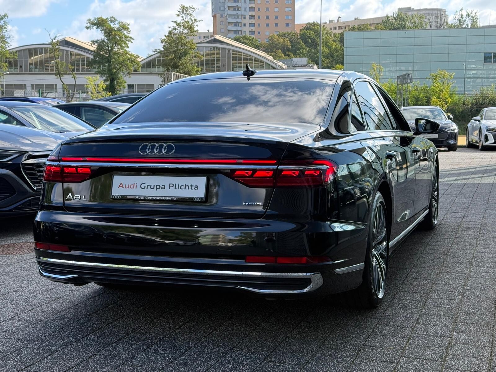 Audi A8 L - zdjęcie 12