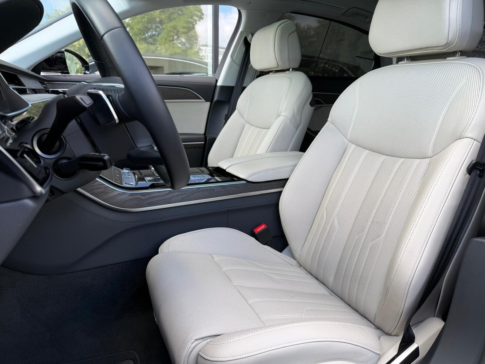 Audi A8 L - zdjęcie 14
