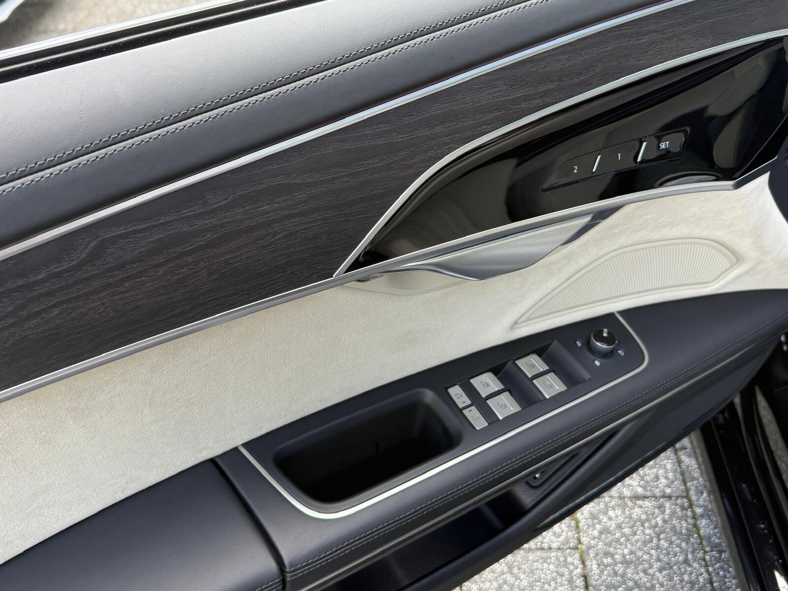 Audi A8 L - zdjęcie 25