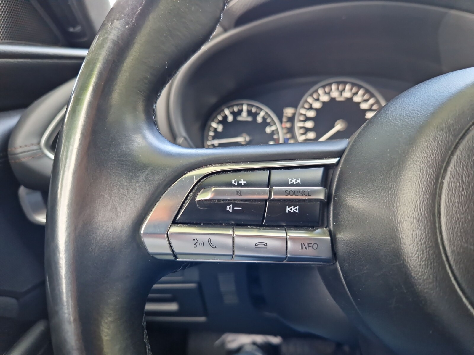 Mazda 3 - zdjęcie 14
