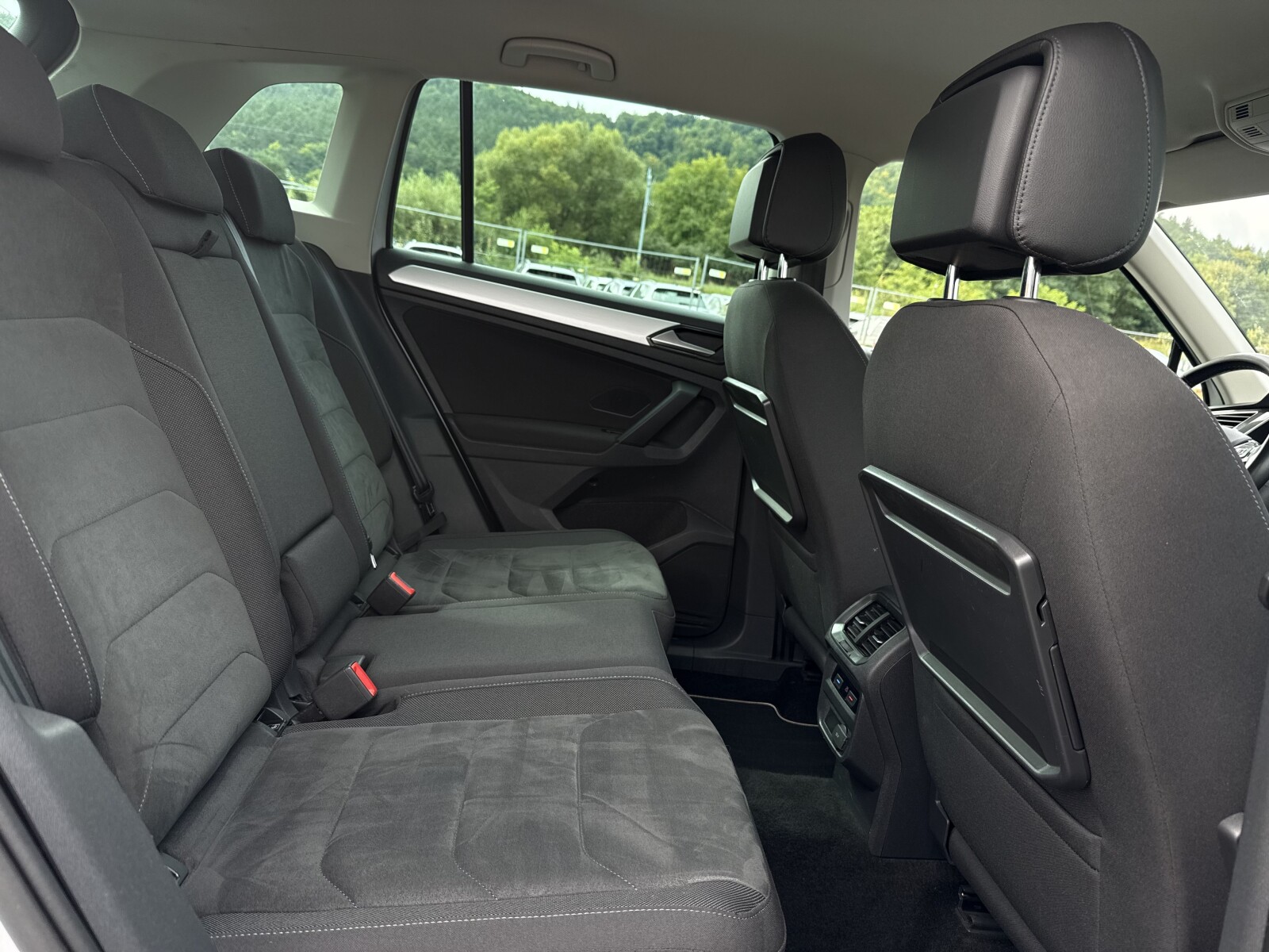 Volkswagen Tiguan - zdjęcie 34