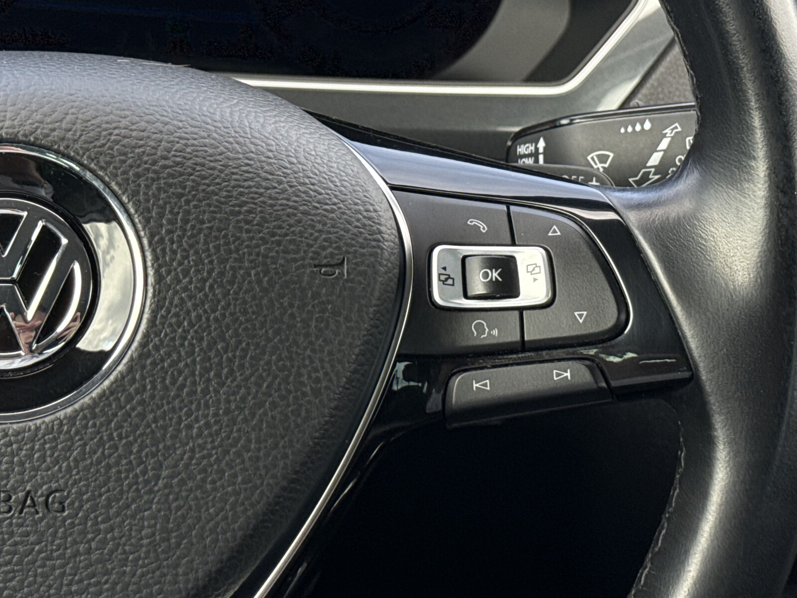 Volkswagen Tiguan - zdjęcie 17