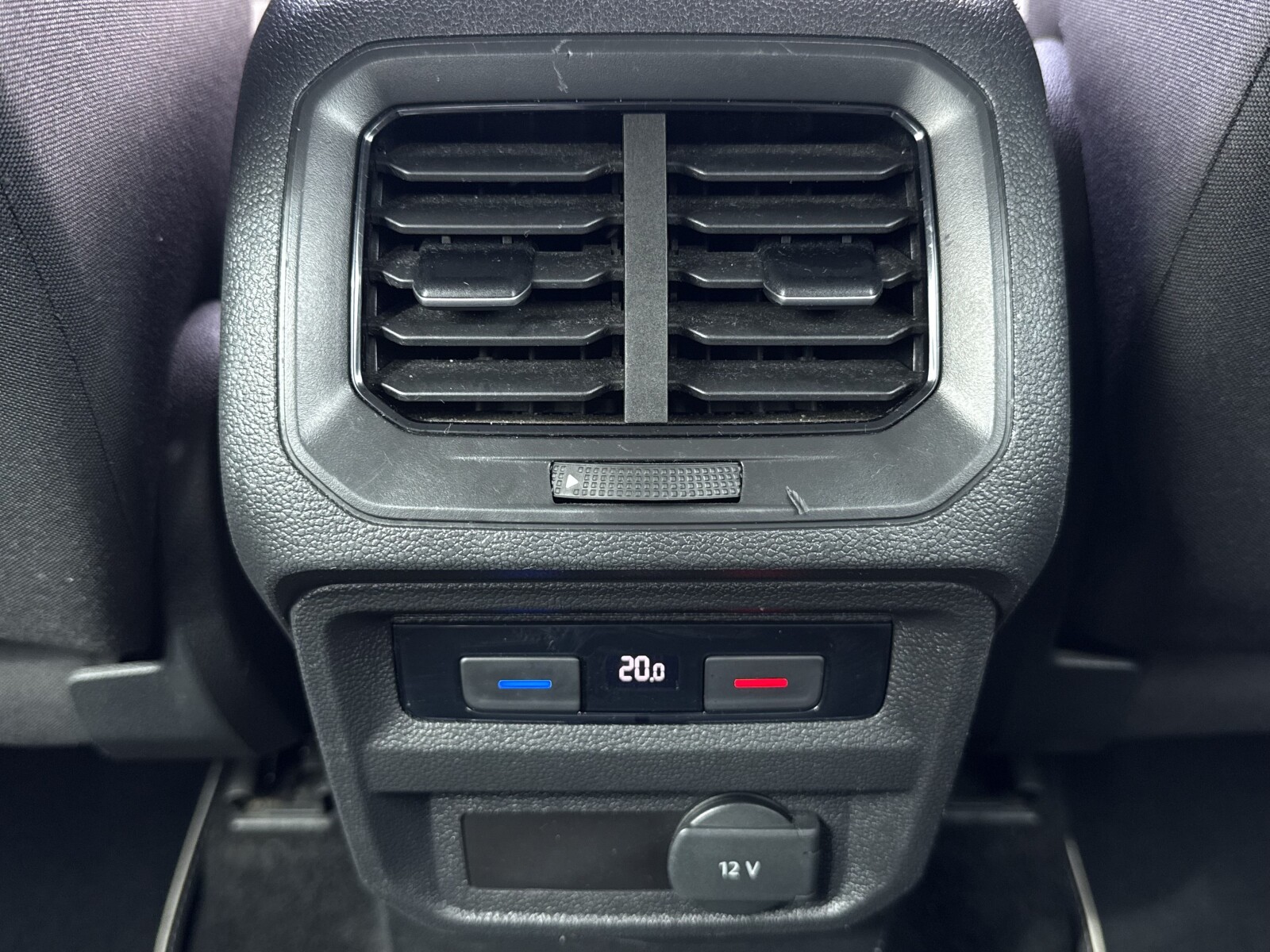 Volkswagen Tiguan - zdjęcie 37