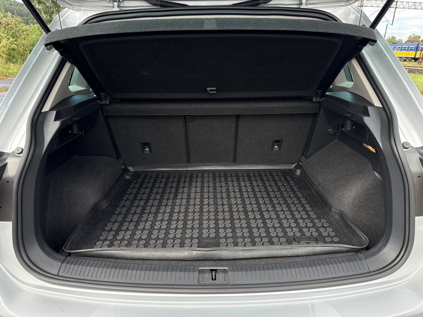 Volkswagen Tiguan - zdjęcie 39