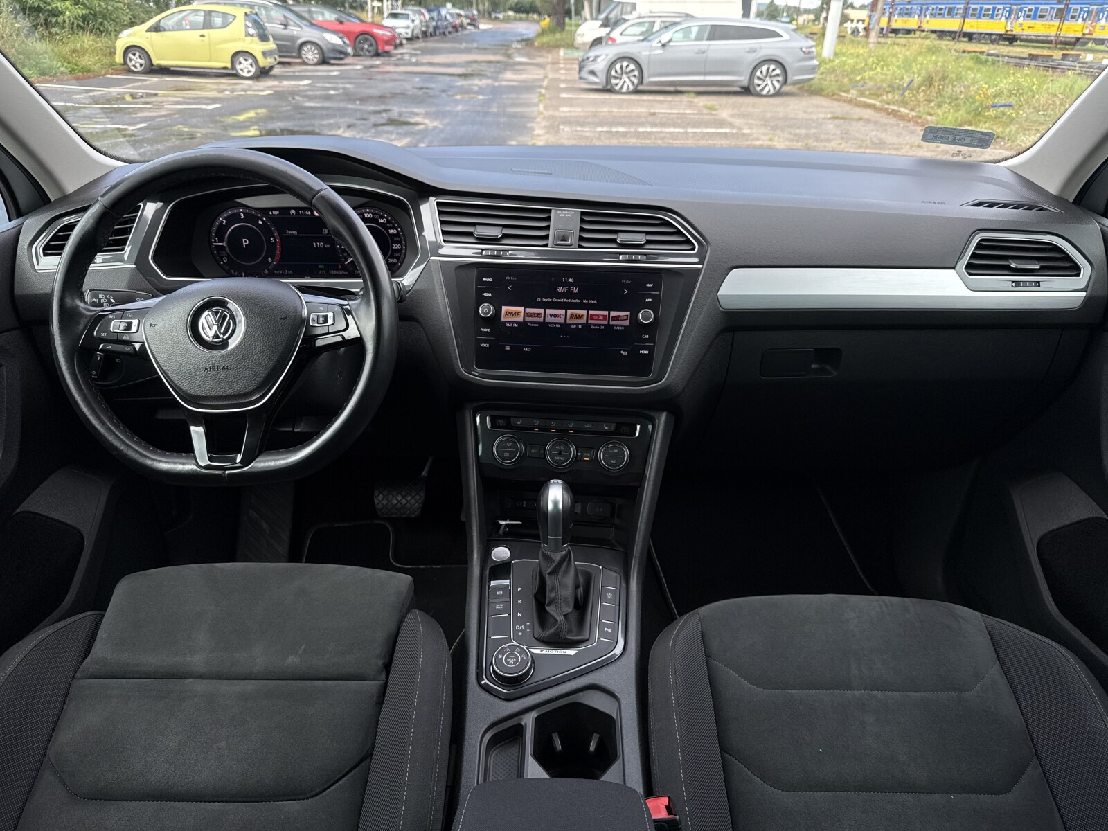 Volkswagen Tiguan - zdjęcie 9