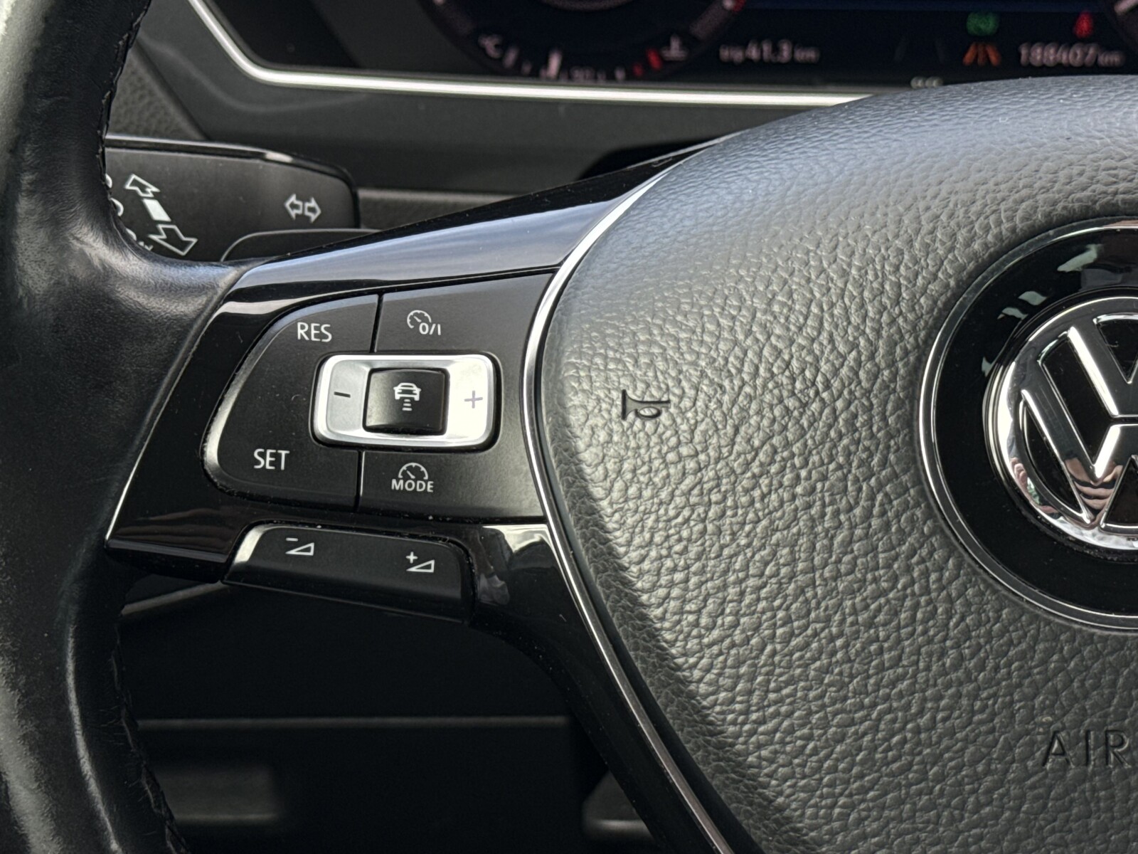 Volkswagen Tiguan - zdjęcie 16
