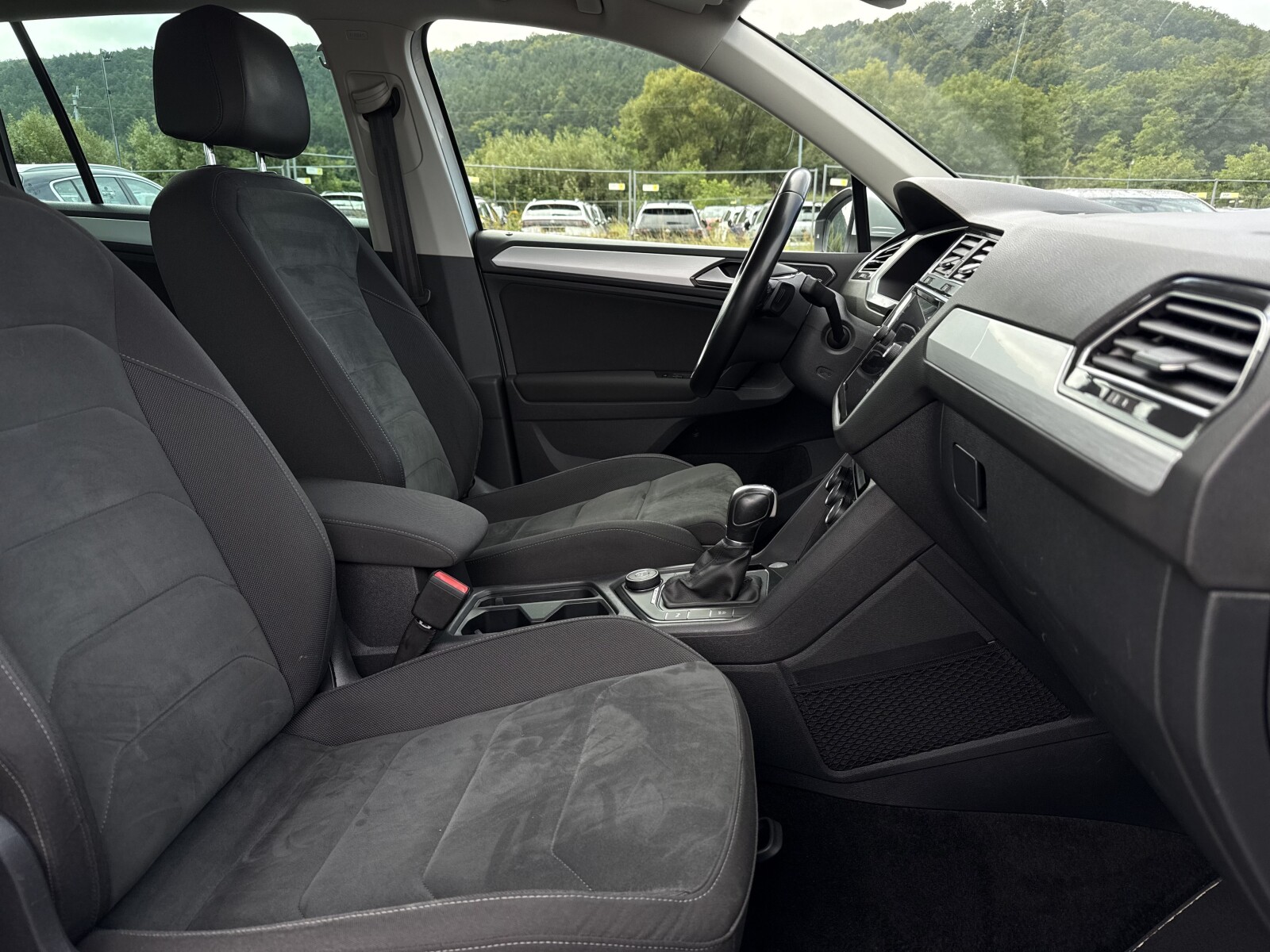 Volkswagen Tiguan - zdjęcie 13