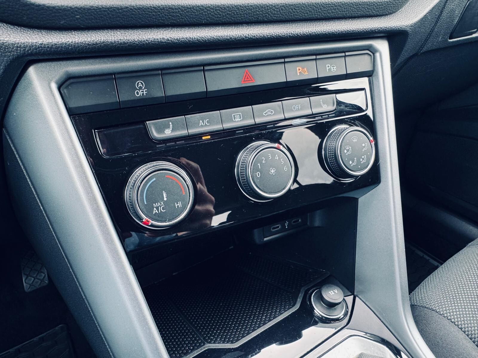 Volkswagen T-Roc - zdjęcie 28