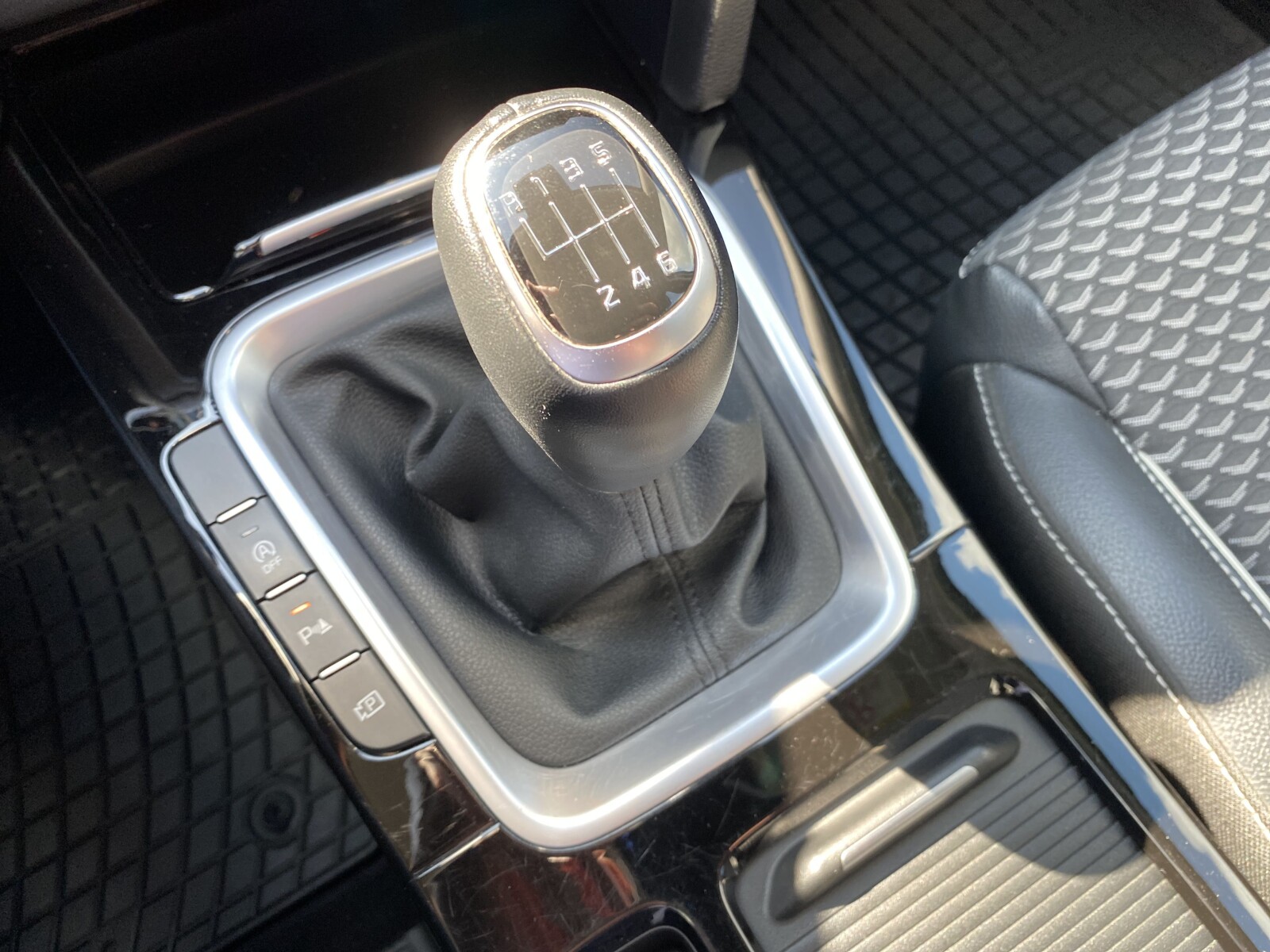 Kia Ceed - zdjęcie 27