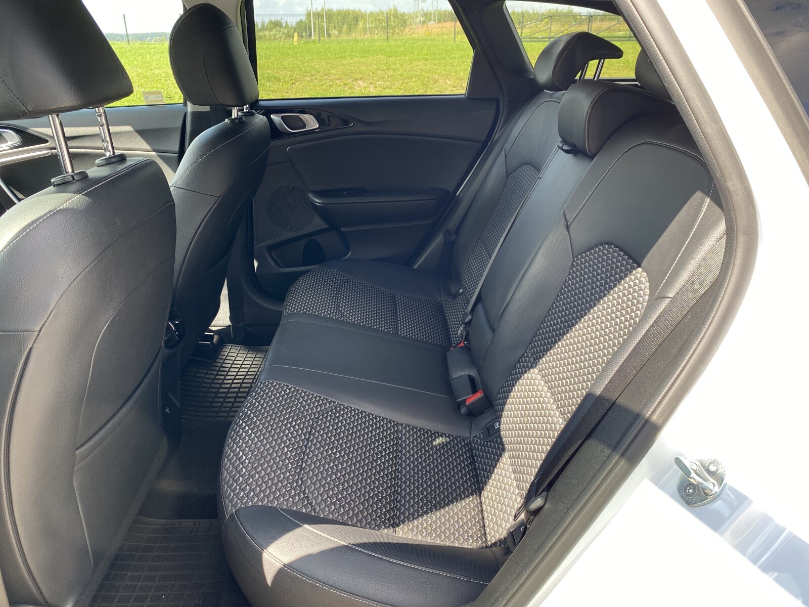 Kia Ceed - zdjęcie 12