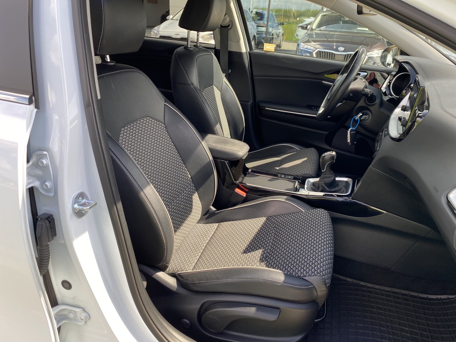 Kia Ceed - zdjęcie 16